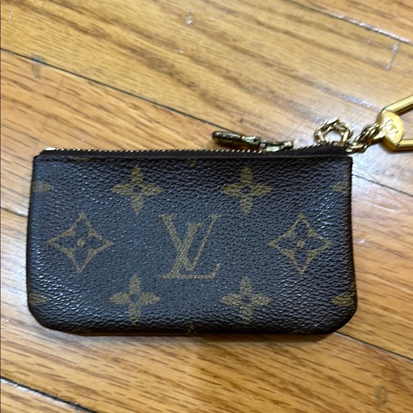 Louis Vuitton Monogram Key Pouch - Picture 2 of 4